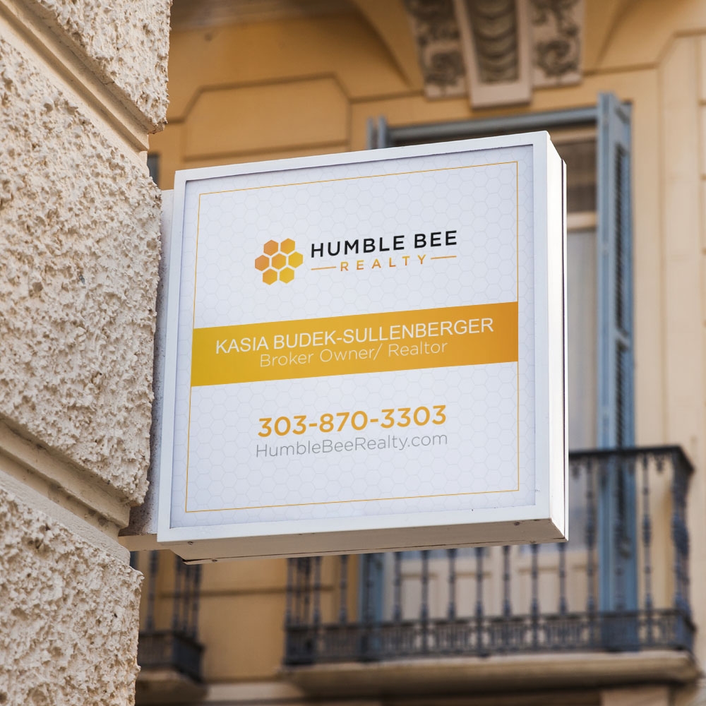 Humble Bee Realty logo design by jhon01